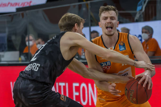 前锋线亟需 前锋线亟需